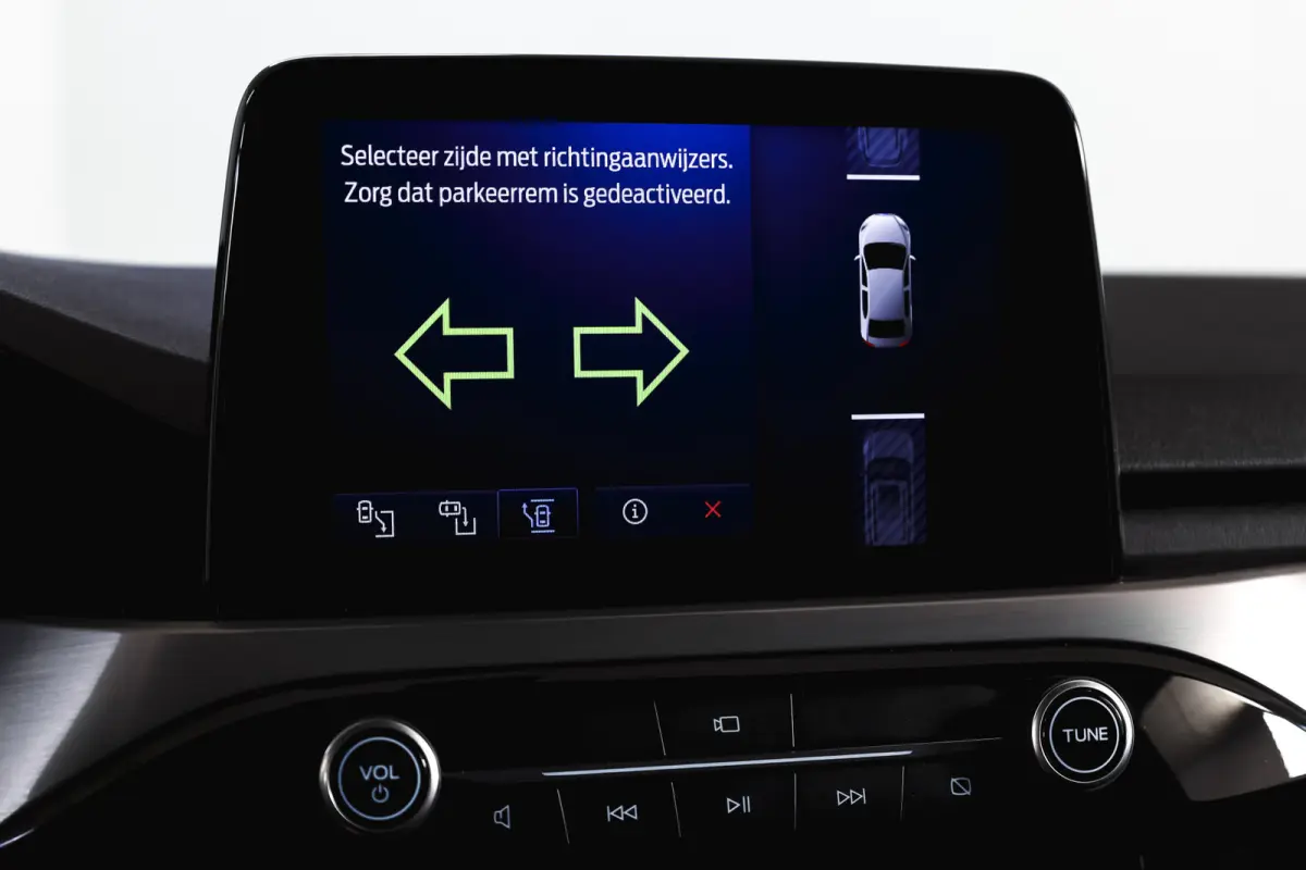 2.5 PHEV Titanium | Winterpakket | PDC V+A | Camera V+A | Navi + Carplay | Adapt. Cruise | PDC | Elek. Klep | LM 18" |