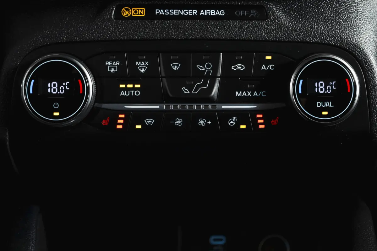 2.5 PHEV Titanium | Winterpakket | PDC V+A | Camera V+A | Navi + Carplay | Adapt. Cruise | PDC | Elek. Klep | LM 18" |