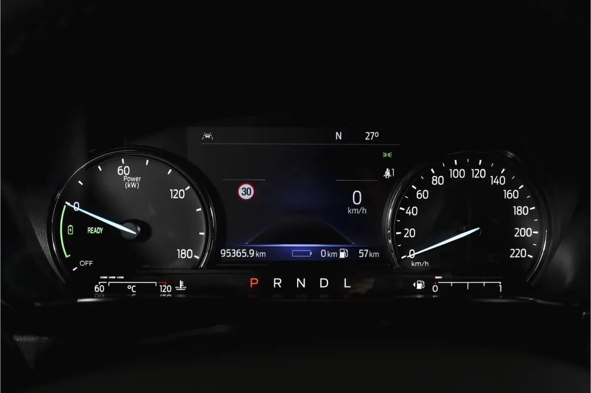 2.5 PHEV Titanium | Winterpakket | PDC V+A | Camera V+A | Navi + Carplay | Adapt. Cruise | PDC | Elek. Klep | LM 18" |