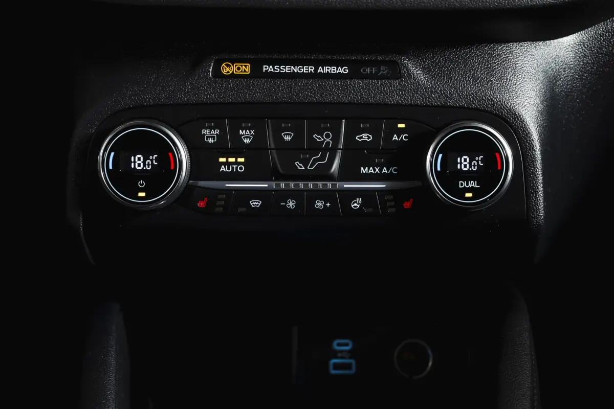 2.5 PHEV Titanium | Winterpakket | PDC V+A | Camera V+A | Navi + Carplay | Adapt. Cruise | PDC | Elek. Klep | LM 18" |
