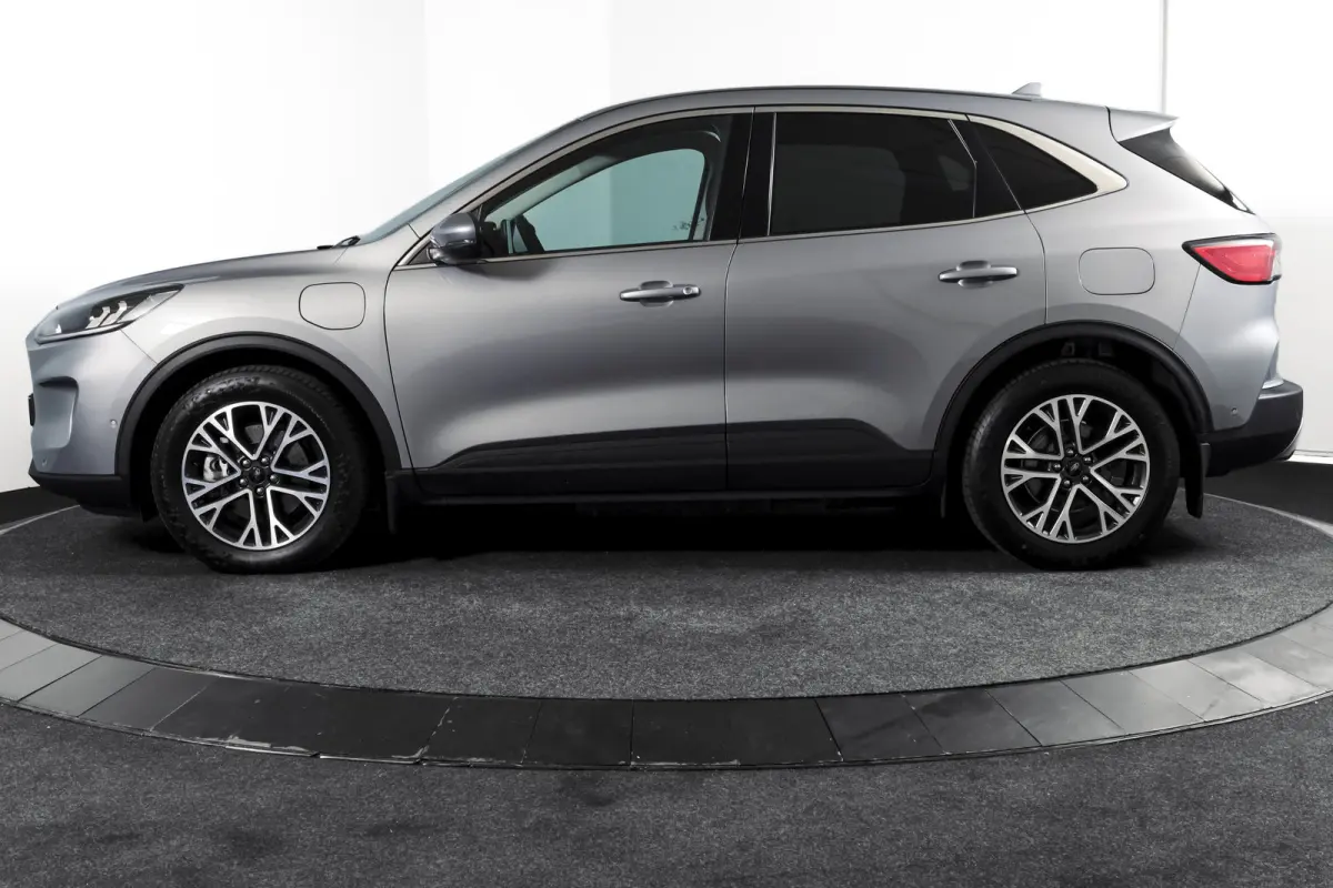 2.5 PHEV Titanium | Winterpakket | PDC V+A | Camera V+A | Navi + Carplay | Adapt. Cruise | PDC | Elek. Klep | LM 18" |