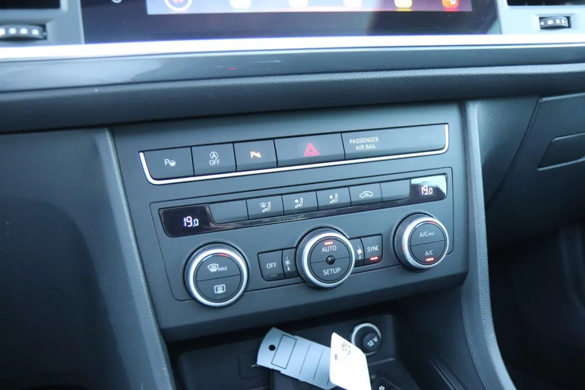 1.5 TSI 150pk Style Business Intense | Panoramadak | Trekhaak | Achteruitrijcamera | Navigatie | Full Link