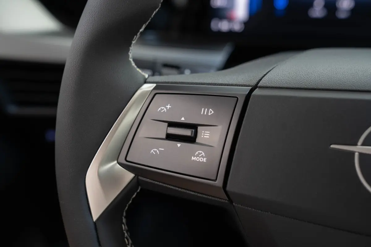 GS 44 kWh | Tot 8 Jaar Garantie | Stoel en Stuurverwarming | Camera | Navigatie | Parkeersensoren | Climate Controle | Apple Carplay & Android Auto |