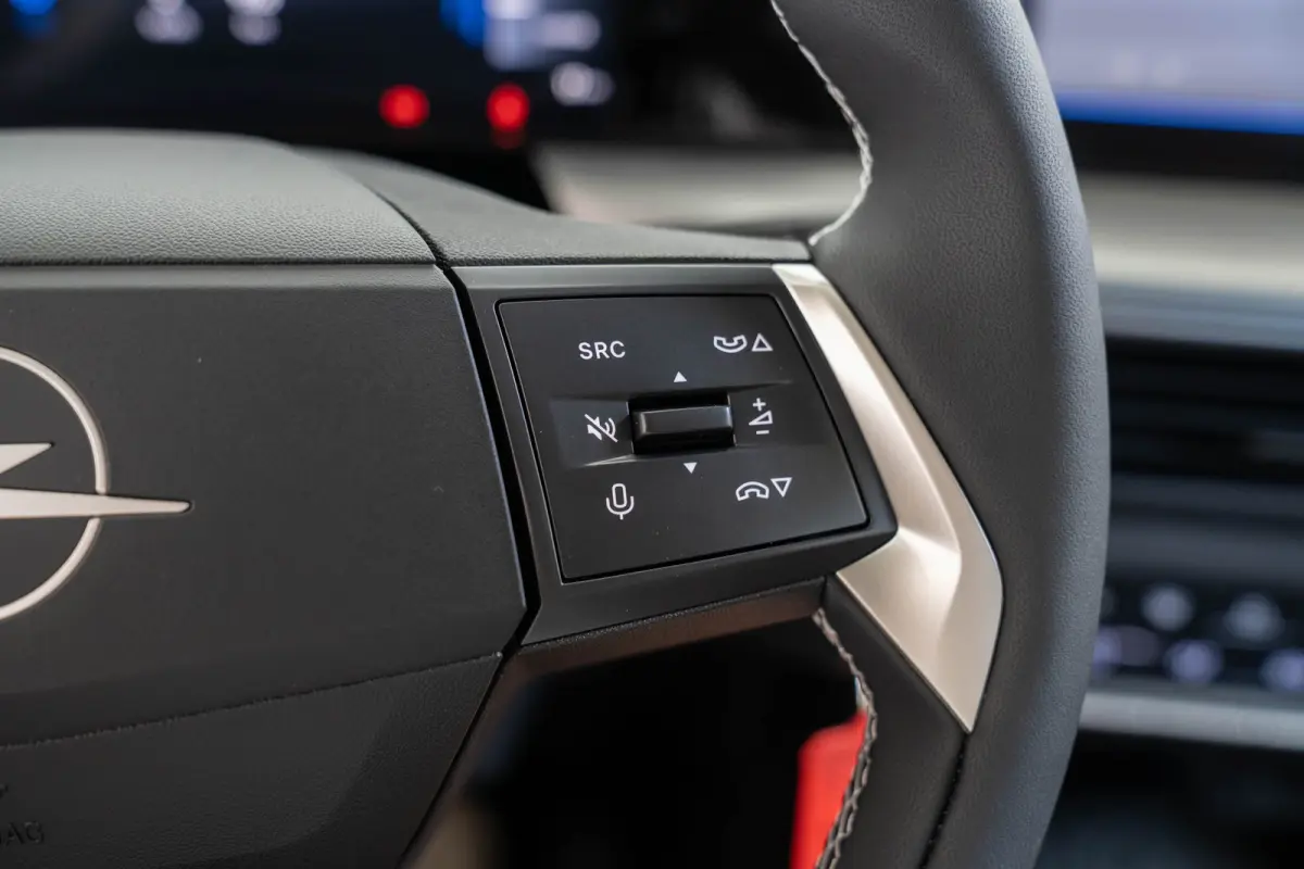 GS 44 kWh | Tot 8 Jaar Garantie | Stoel en Stuurverwarming | Camera | Navigatie | Parkeersensoren | Climate Controle | Apple Carplay & Android Auto |