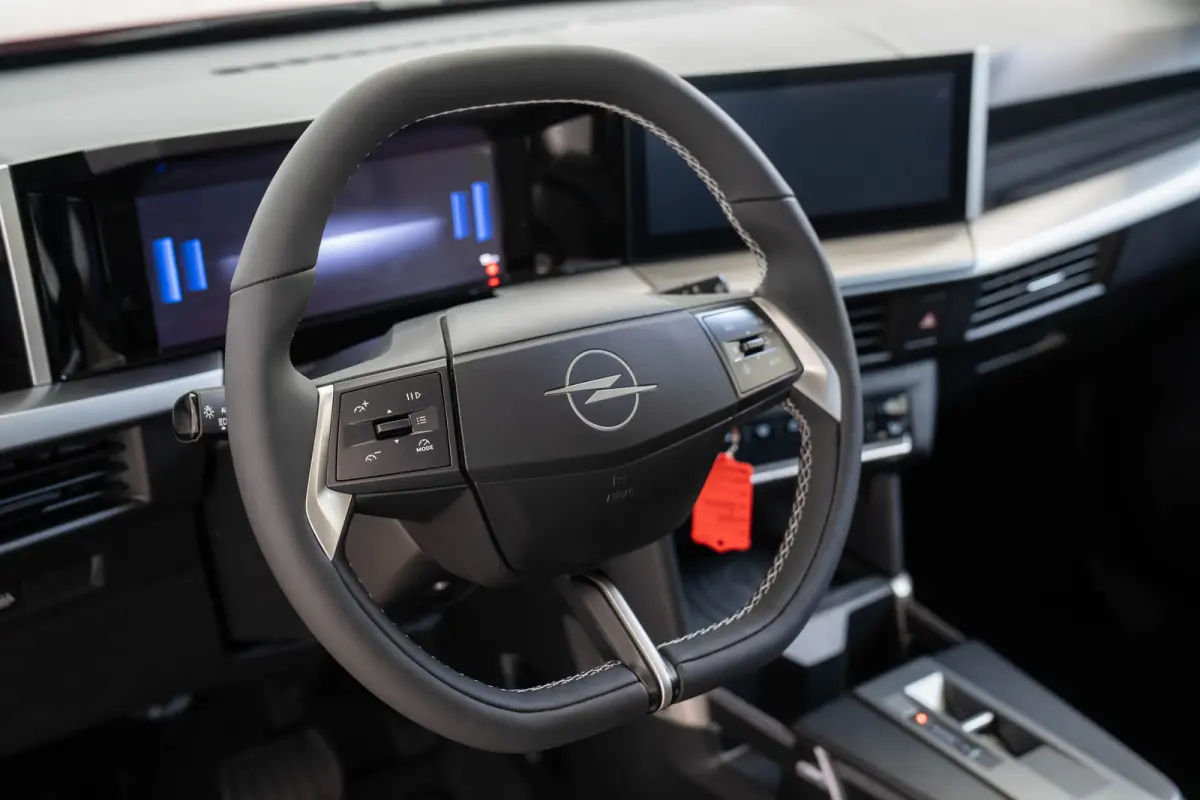 GS 44 kWh | Tot 8 Jaar Garantie | Stoel en Stuurverwarming | Camera | Navigatie | Parkeersensoren | Climate Controle | Apple Carplay & Android Auto |