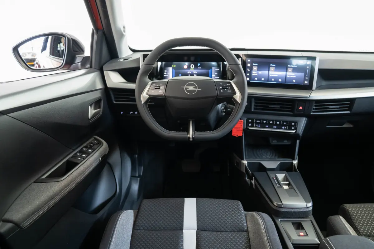 GS 44 kWh | Tot 8 Jaar Garantie | Stoel en Stuurverwarming | Camera | Navigatie | Parkeersensoren | Climate Controle | Apple Carplay & Android Auto |