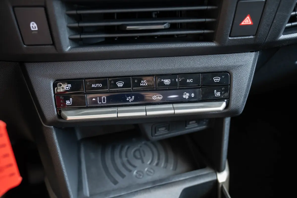 GS 44 kWh | Tot 8 Jaar Garantie | Stoel en Stuurverwarming | Camera | Navigatie | Parkeersensoren | Climate Controle | Apple Carplay & Android Auto |