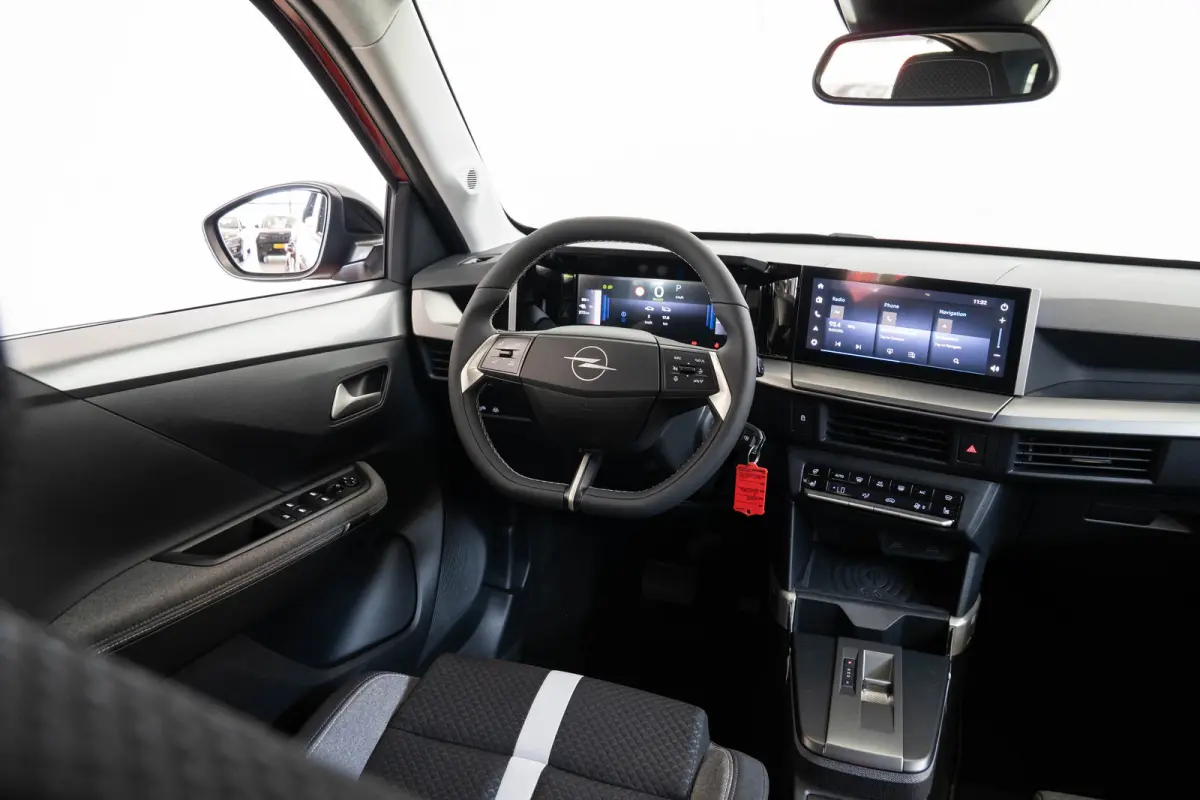 GS 44 kWh | Tot 8 Jaar Garantie | Stoel en Stuurverwarming | Camera | Navigatie | Parkeersensoren | Climate Controle | Apple Carplay & Android Auto |