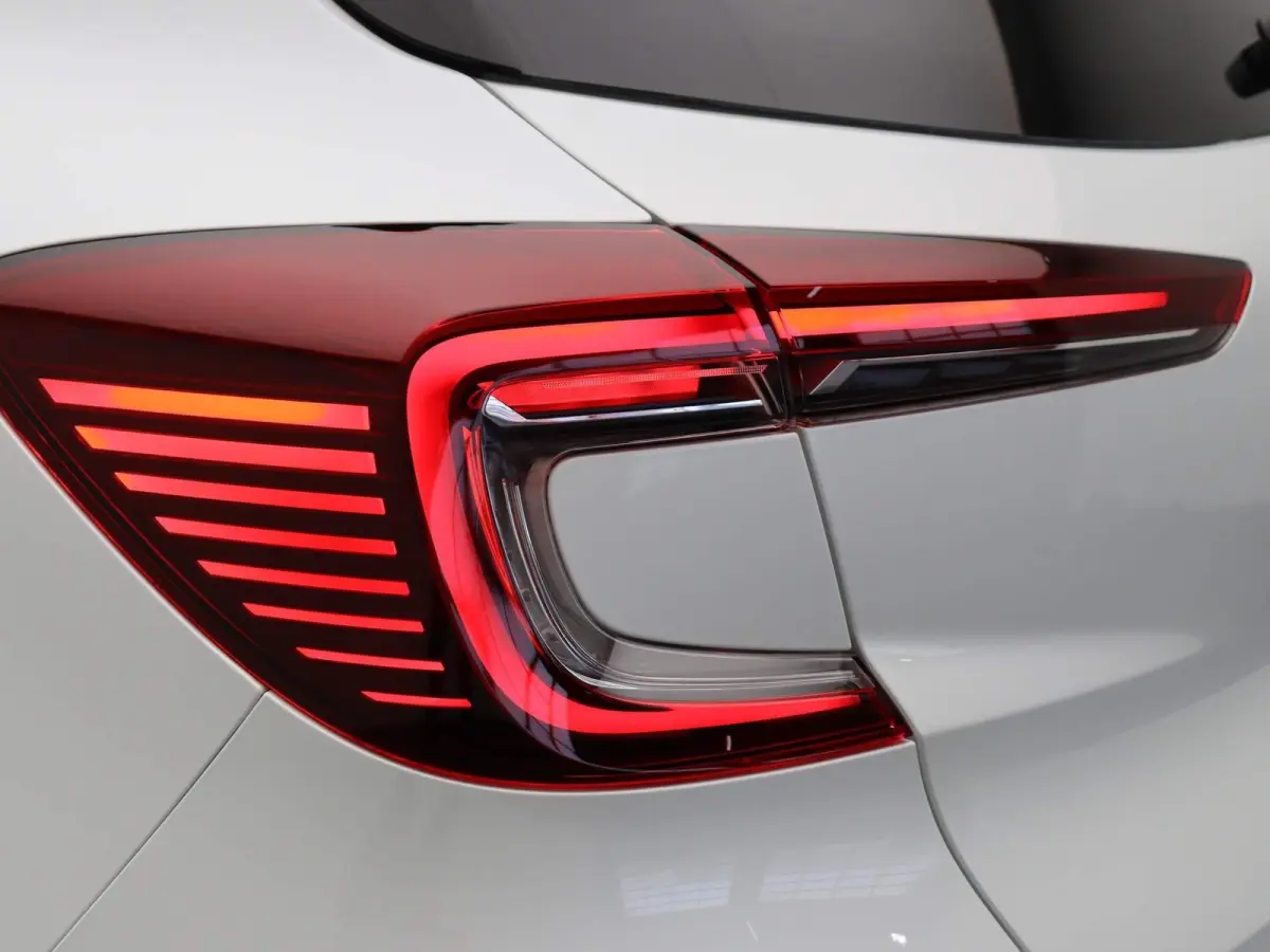 E-Tech Hybrid 145pk techno |Groot scherm | Achteruitrijcamera | Apple Carplay | Android Auto |