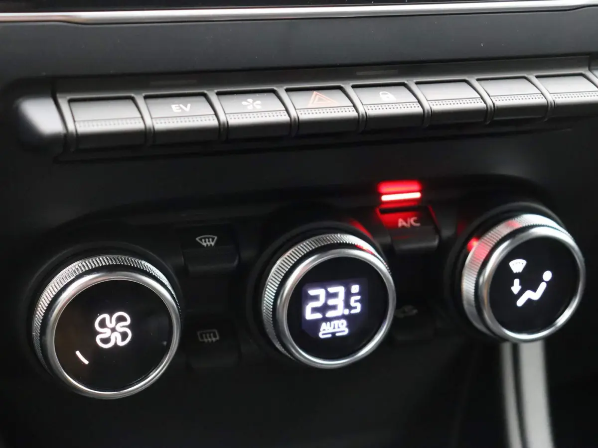E-Tech Hybrid 145pk techno |Groot scherm | Achteruitrijcamera | Apple Carplay | Android Auto |