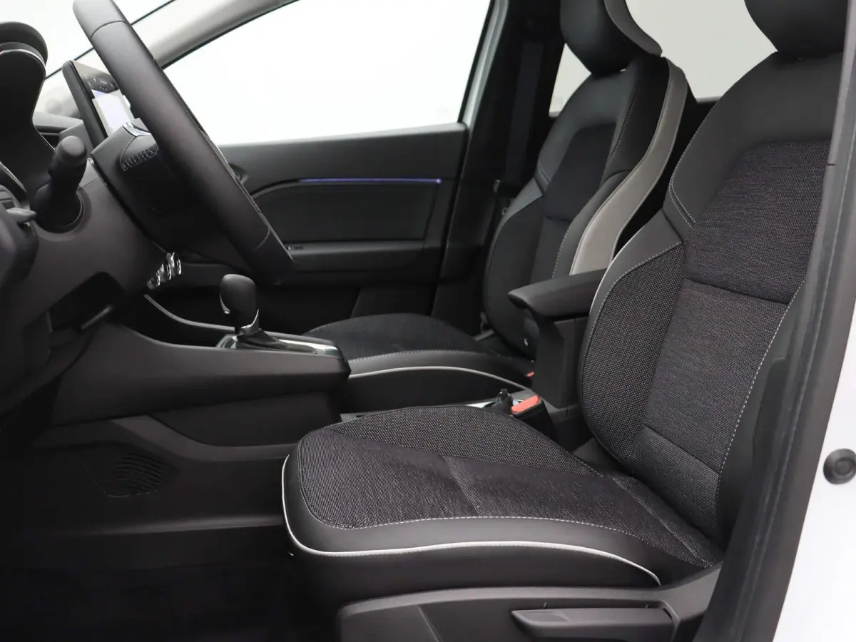 E-Tech Hybrid 145pk techno |Groot scherm | Achteruitrijcamera | Apple Carplay | Android Auto |