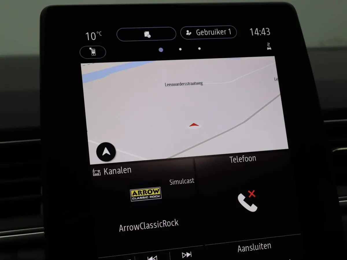 E-Tech Hybrid 145pk techno |Groot scherm | Achteruitrijcamera | Apple Carplay | Android Auto |