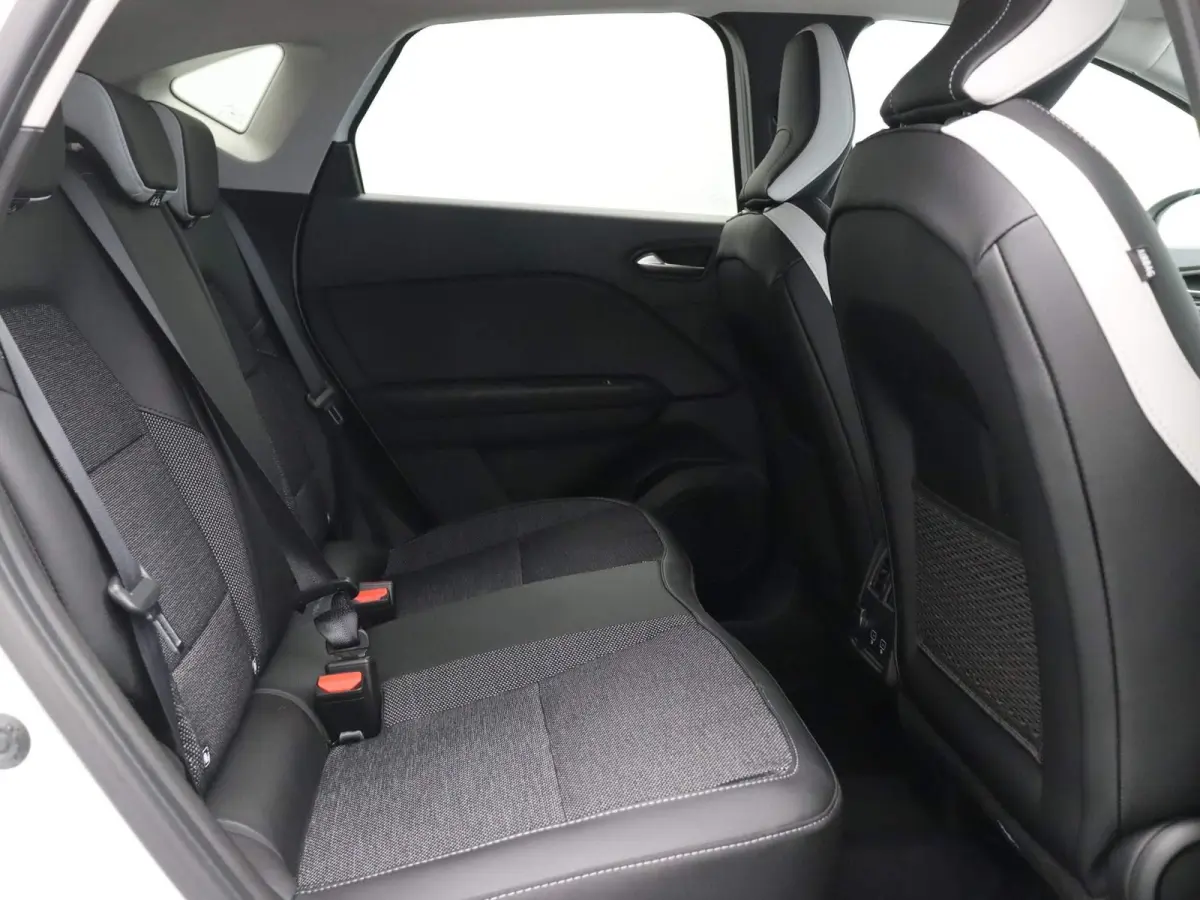 E-Tech Hybrid 145pk techno |Groot scherm | Achteruitrijcamera | Apple Carplay | Android Auto |