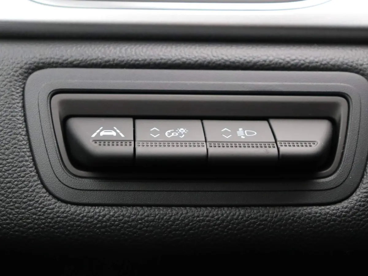 E-Tech Hybrid 145pk techno |Groot scherm | Achteruitrijcamera | Apple Carplay | Android Auto |