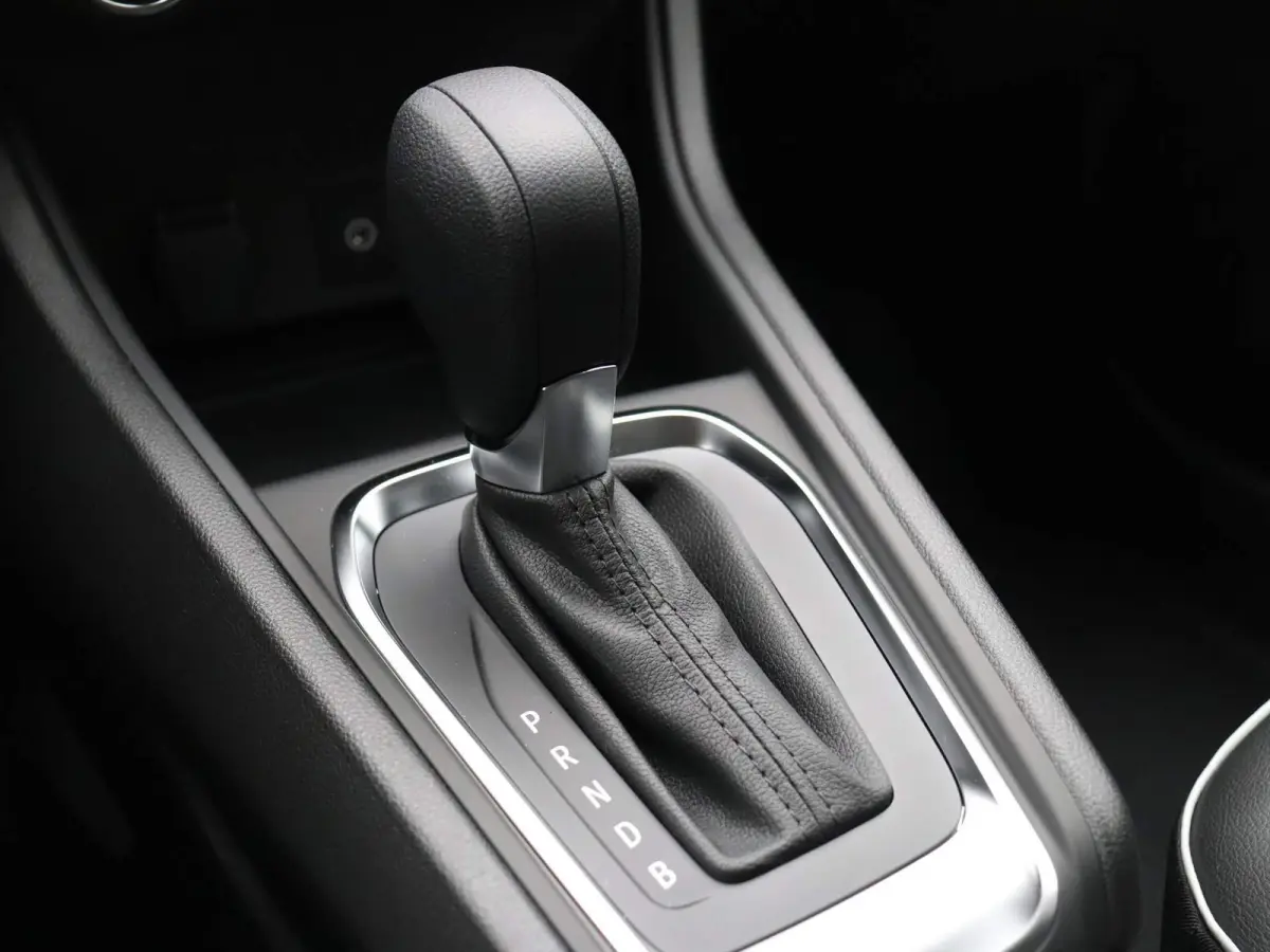 E-Tech Hybrid 145pk techno |Groot scherm | Achteruitrijcamera | Apple Carplay | Android Auto |