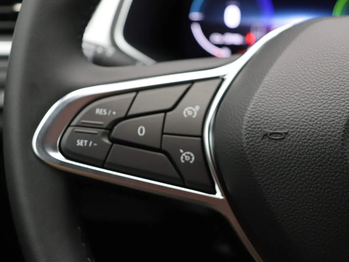 E-Tech Hybrid 145pk techno |Groot scherm | Achteruitrijcamera | Apple Carplay | Android Auto |