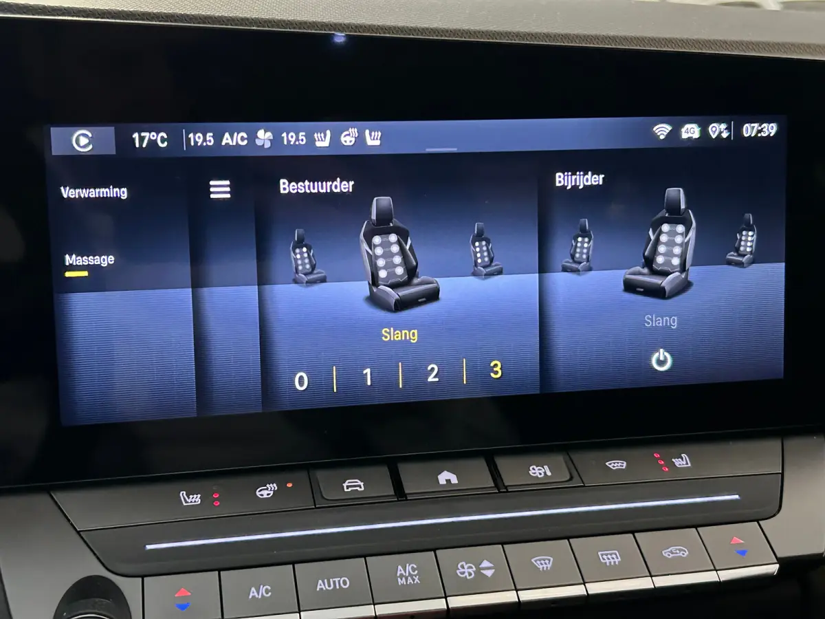 1.6 Turbo Plug In Hybrid Ultimate Navigatie | Stoel+Stuurverwarming | Panoramadak | Drive Assist | Camera | | Achterbank met armsteun en skiluik | Achteruitrijcamera | Afwijkende dakkleur