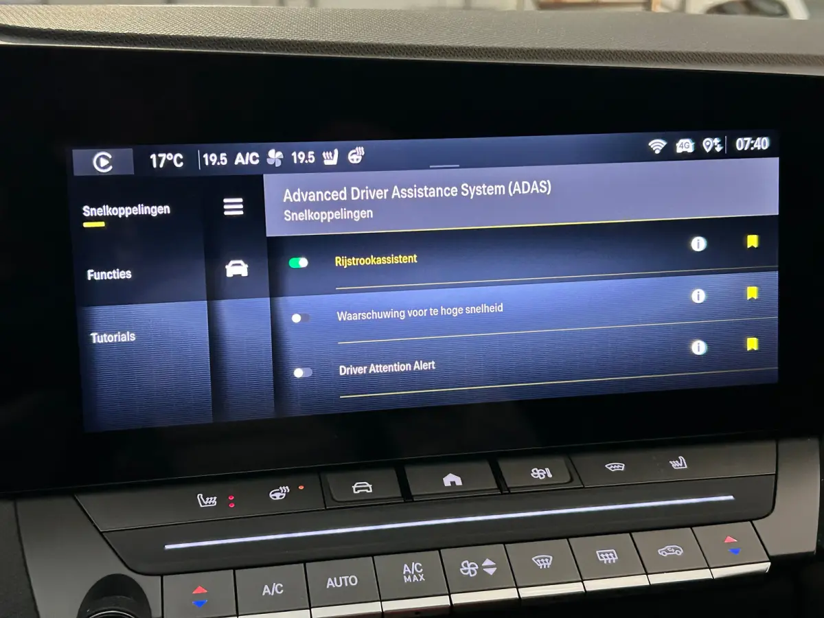 1.6 Turbo Plug In Hybrid Ultimate Navigatie | Stoel+Stuurverwarming | Panoramadak | Drive Assist | Camera | | Achterbank met armsteun en skiluik | Achteruitrijcamera | Afwijkende dakkleur
