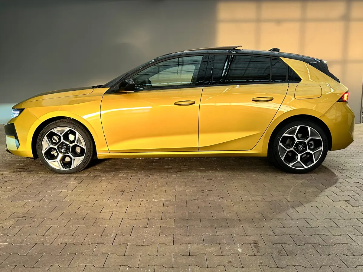 1.6 Turbo Plug In Hybrid Ultimate Navigatie | Stoel+Stuurverwarming | Panoramadak | Drive Assist | Camera | | Achterbank met armsteun en skiluik | Achteruitrijcamera | Afwijkende dakkleur