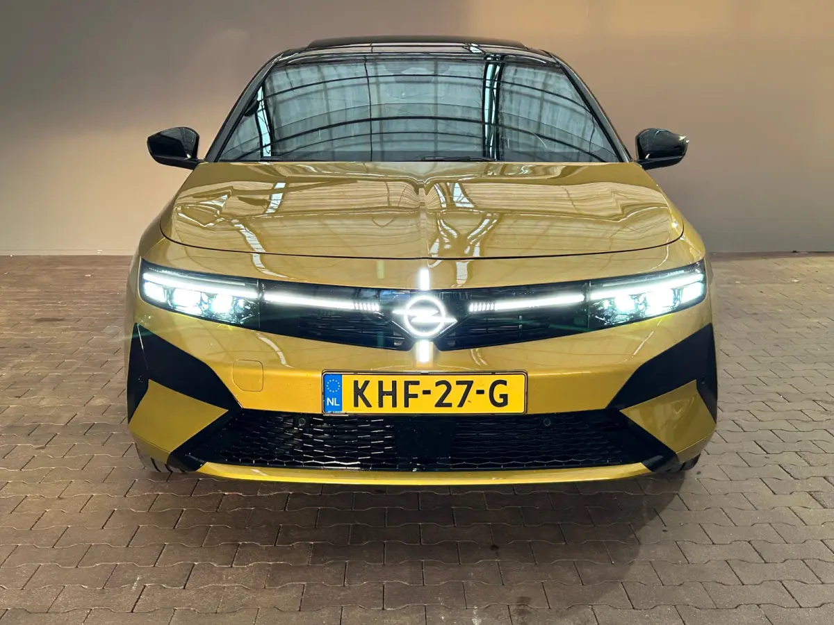 1.6 Turbo Plug In Hybrid Ultimate Navigatie | Stoel+Stuurverwarming | Panoramadak | Drive Assist | Camera | | Achterbank met armsteun en skiluik | Achteruitrijcamera | Afwijkende dakkleur