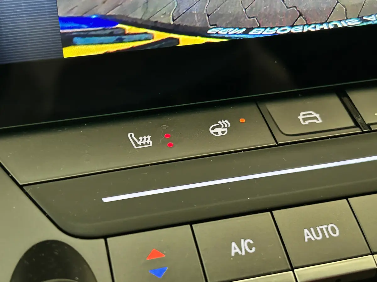 1.6 Turbo Plug In Hybrid Ultimate Navigatie | Stoel+Stuurverwarming | Panoramadak | Drive Assist | Camera | | Achterbank met armsteun en skiluik | Achteruitrijcamera | Afwijkende dakkleur