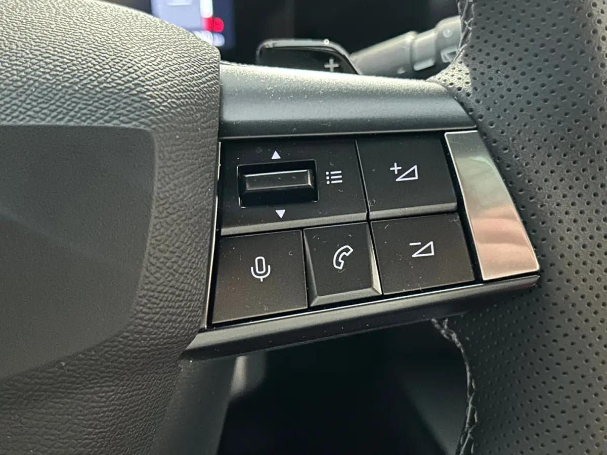 1.6 Turbo Plug In Hybrid Ultimate Navigatie | Stoel+Stuurverwarming | Panoramadak | Drive Assist | Camera | | Achterbank met armsteun en skiluik | Achteruitrijcamera | Afwijkende dakkleur
