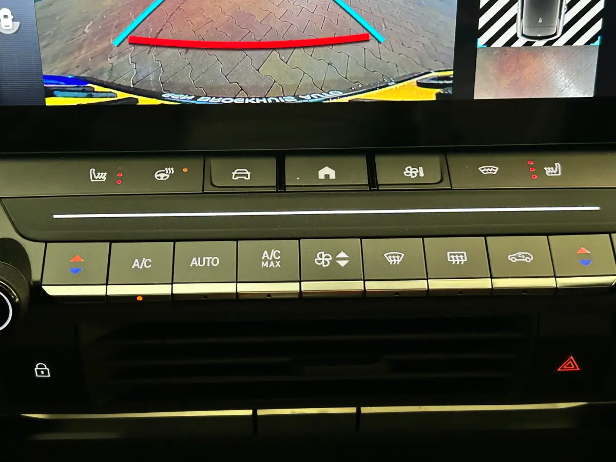 1.6 Turbo Plug In Hybrid Ultimate Navigatie | Stoel+Stuurverwarming | Panoramadak | Drive Assist | Camera | | Achterbank met armsteun en skiluik | Achteruitrijcamera | Afwijkende dakkleur