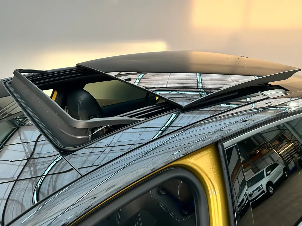 1.6 Turbo Plug In Hybrid Ultimate Navigatie | Stoel+Stuurverwarming | Panoramadak | Drive Assist | Camera | | Achterbank met armsteun en skiluik | Achteruitrijcamera | Afwijkende dakkleur