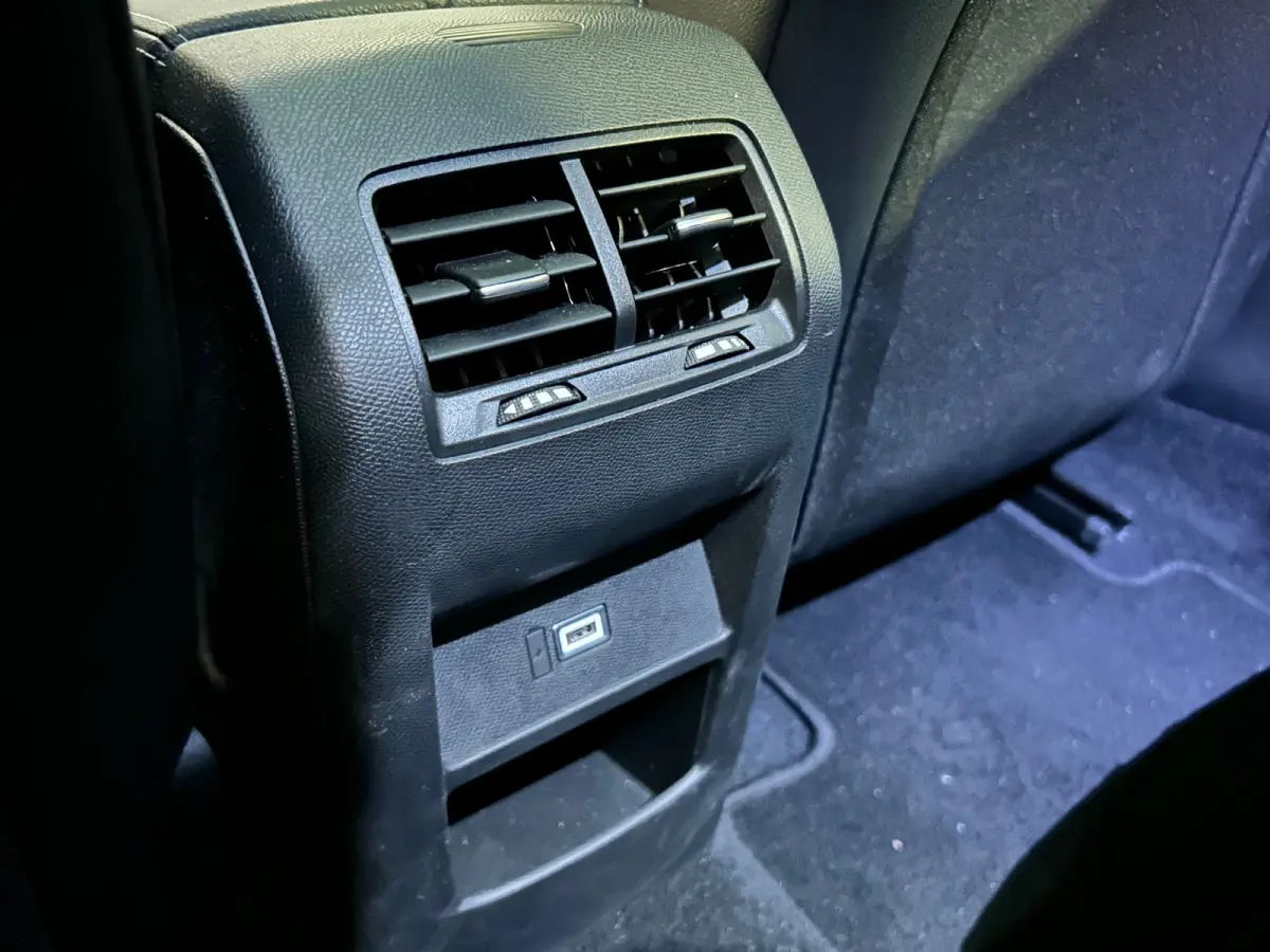 1.6 Turbo Plug In Hybrid Ultimate Navigatie | Stoel+Stuurverwarming | Panoramadak | Drive Assist | Camera | | Achterbank met armsteun en skiluik | Achteruitrijcamera | Afwijkende dakkleur