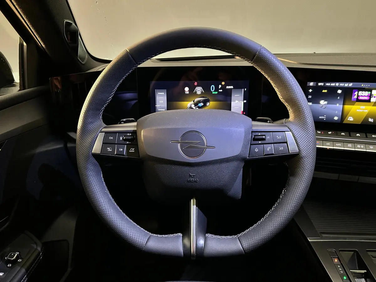1.6 Turbo Plug In Hybrid Ultimate Navigatie | Stoel+Stuurverwarming | Panoramadak | Drive Assist | Camera | | Achterbank met armsteun en skiluik | Achteruitrijcamera | Afwijkende dakkleur