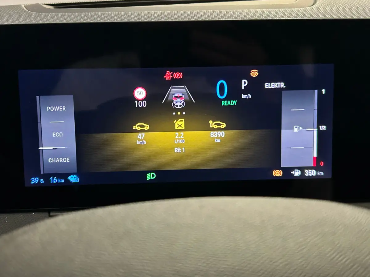 1.6 Turbo Plug In Hybrid Ultimate Navigatie | Stoel+Stuurverwarming | Panoramadak | Drive Assist | Camera | | Achterbank met armsteun en skiluik | Achteruitrijcamera | Afwijkende dakkleur