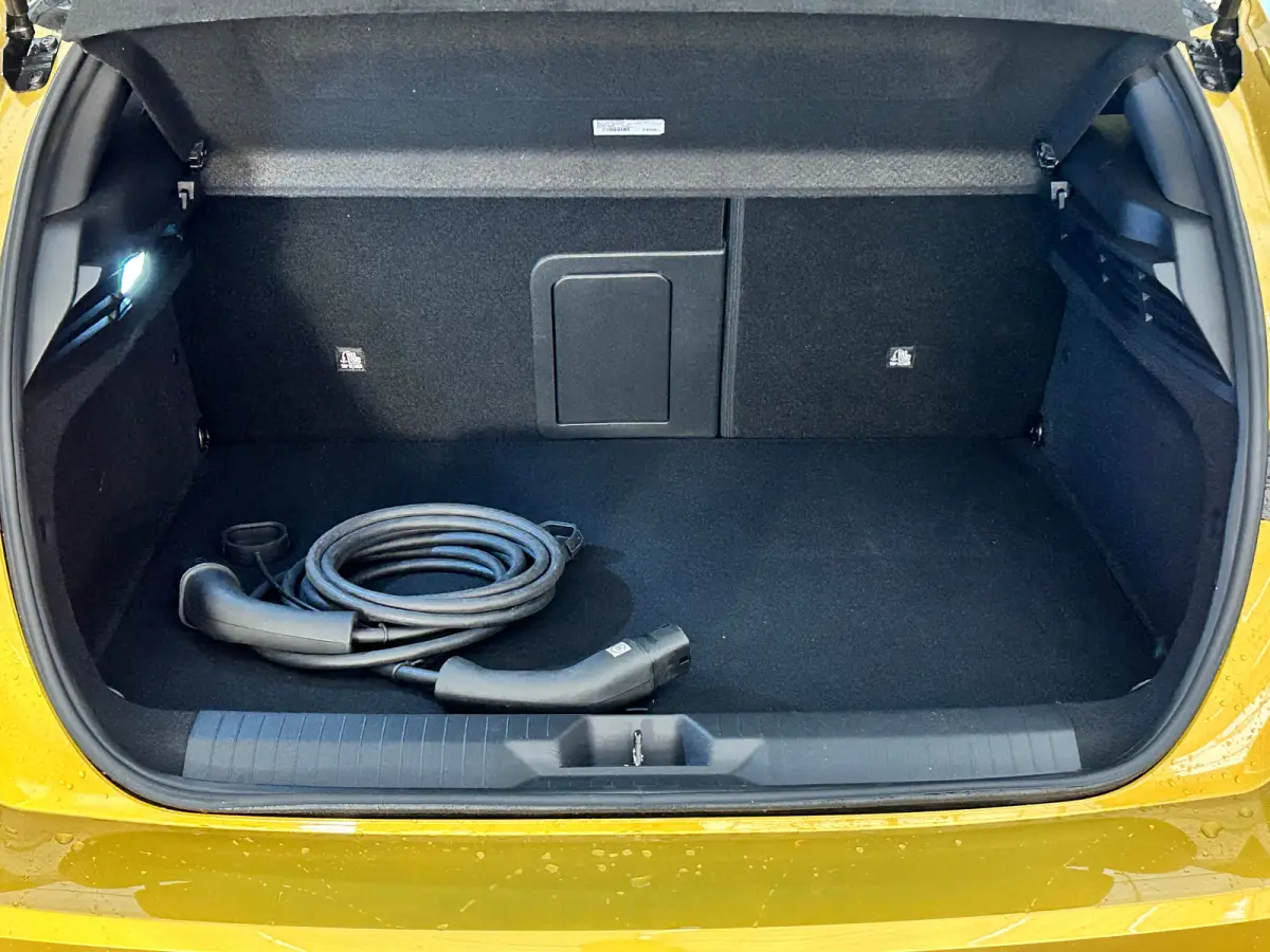 1.6 Turbo Plug In Hybrid Ultimate Navigatie | Stoel+Stuurverwarming | Panoramadak | Drive Assist | Camera | | Achterbank met armsteun en skiluik | Achteruitrijcamera | Afwijkende dakkleur