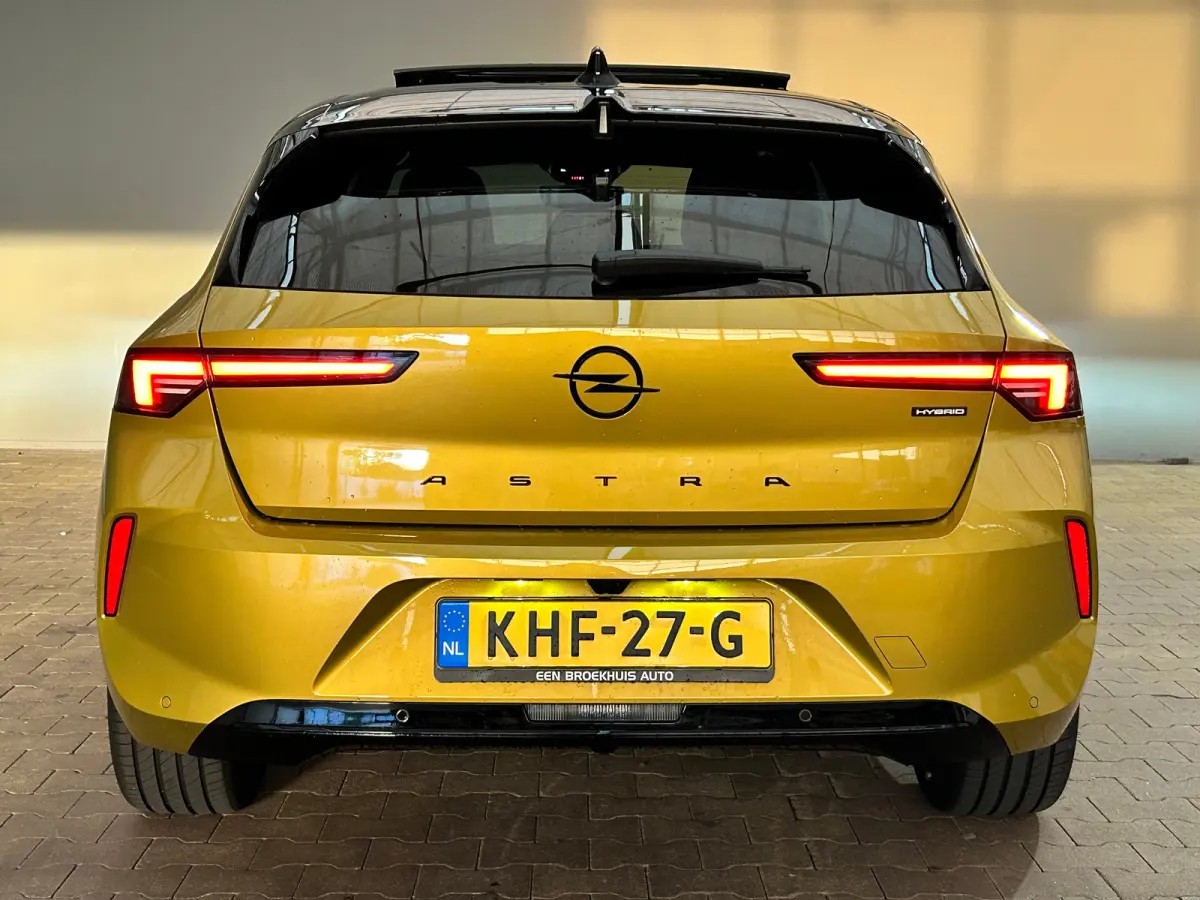 1.6 Turbo Plug In Hybrid Ultimate Navigatie | Stoel+Stuurverwarming | Panoramadak | Drive Assist | Camera | | Achterbank met armsteun en skiluik | Achteruitrijcamera | Afwijkende dakkleur