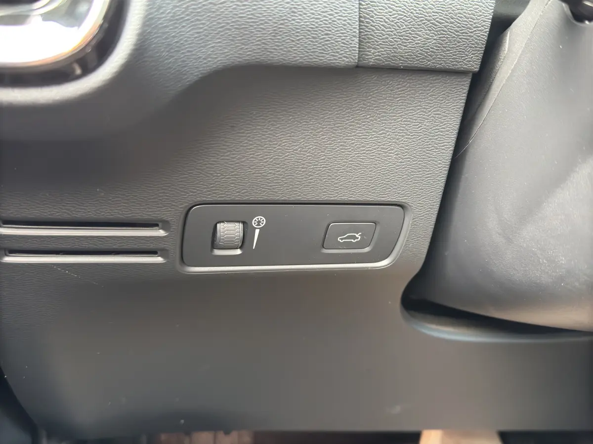 Recharge Twin Intro Edition 78 kWh | 360 Camera | Panoramadak | Stuur+Stoelverwarming | Apple Carplay/Android Auto |