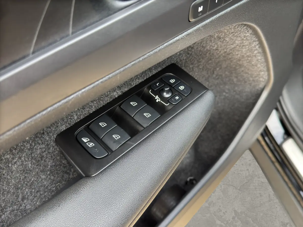 Recharge Twin Intro Edition 78 kWh | 360 Camera | Panoramadak | Stuur+Stoelverwarming | Apple Carplay/Android Auto |