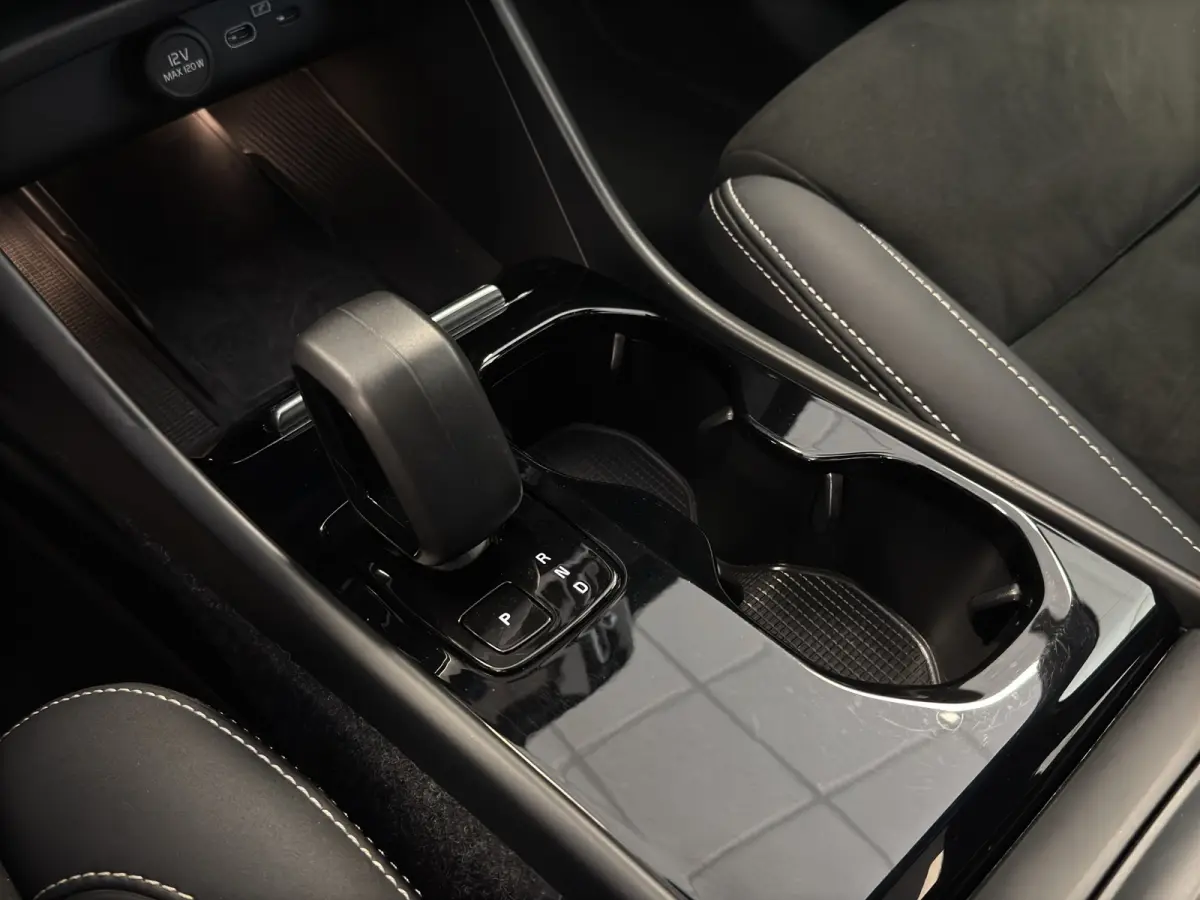 Recharge Twin Intro Edition 78 kWh | 360 Camera | Panoramadak | Stuur+Stoelverwarming | Apple Carplay/Android Auto |