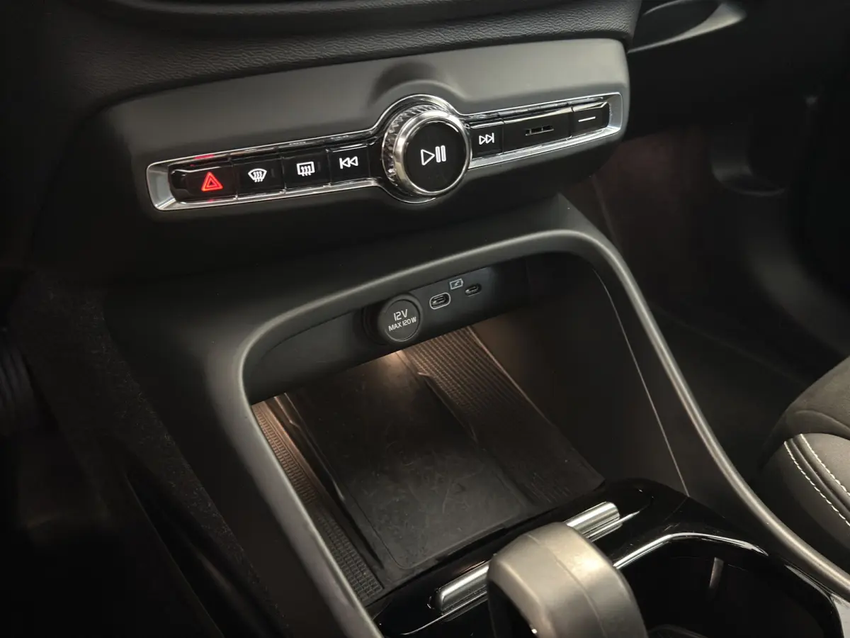 Recharge Twin Intro Edition 78 kWh | 360 Camera | Panoramadak | Stuur+Stoelverwarming | Apple Carplay/Android Auto |