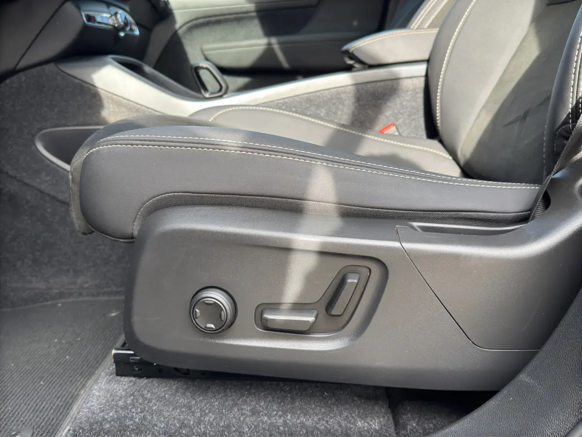Recharge Twin Intro Edition 78 kWh | 360 Camera | Panoramadak | Stuur+Stoelverwarming | Apple Carplay/Android Auto |