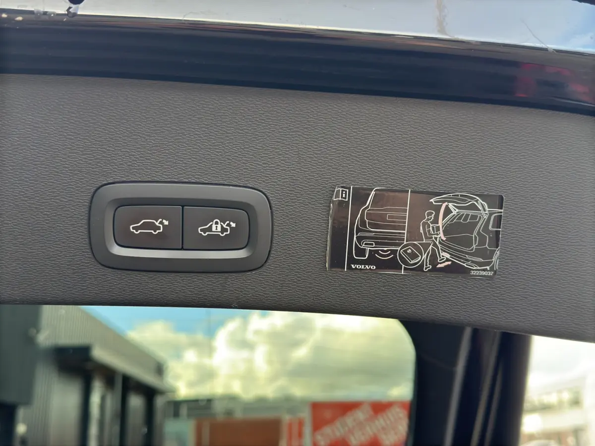 Recharge Twin Intro Edition 78 kWh | 360 Camera | Panoramadak | Stuur+Stoelverwarming | Apple Carplay/Android Auto |