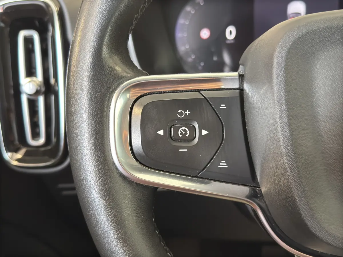 Recharge Twin Intro Edition 78 kWh | 360 Camera | Panoramadak | Stuur+Stoelverwarming | Apple Carplay/Android Auto |