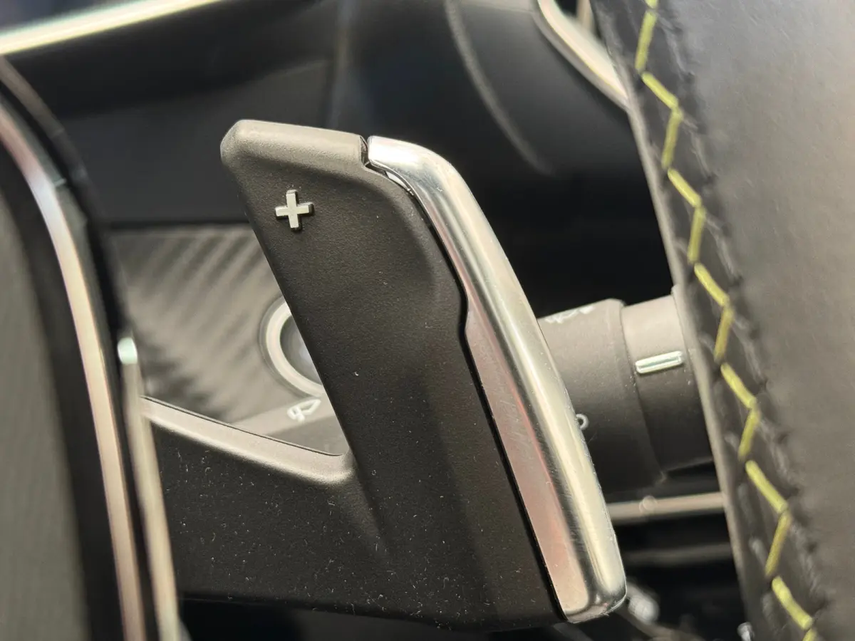 1.2 PureTech GT Pack Panoramadak | Automaat | Camera | 17 LMV | Clima | Leder/Alcantara | 3D Dashboard | Carplay | Bluetooth | LED  | Achteruitrijcamera | Apple Carplay/Android Auto|telefoon