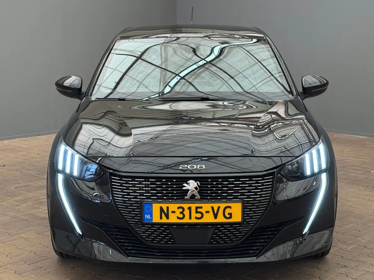 1.2 PureTech GT Pack Panoramadak | Automaat | Camera | 17 LMV | Clima | Leder/Alcantara | 3D Dashboard | Carplay | Bluetooth | LED  | Achteruitrijcamera | Apple Carplay/Android Auto|telefoon