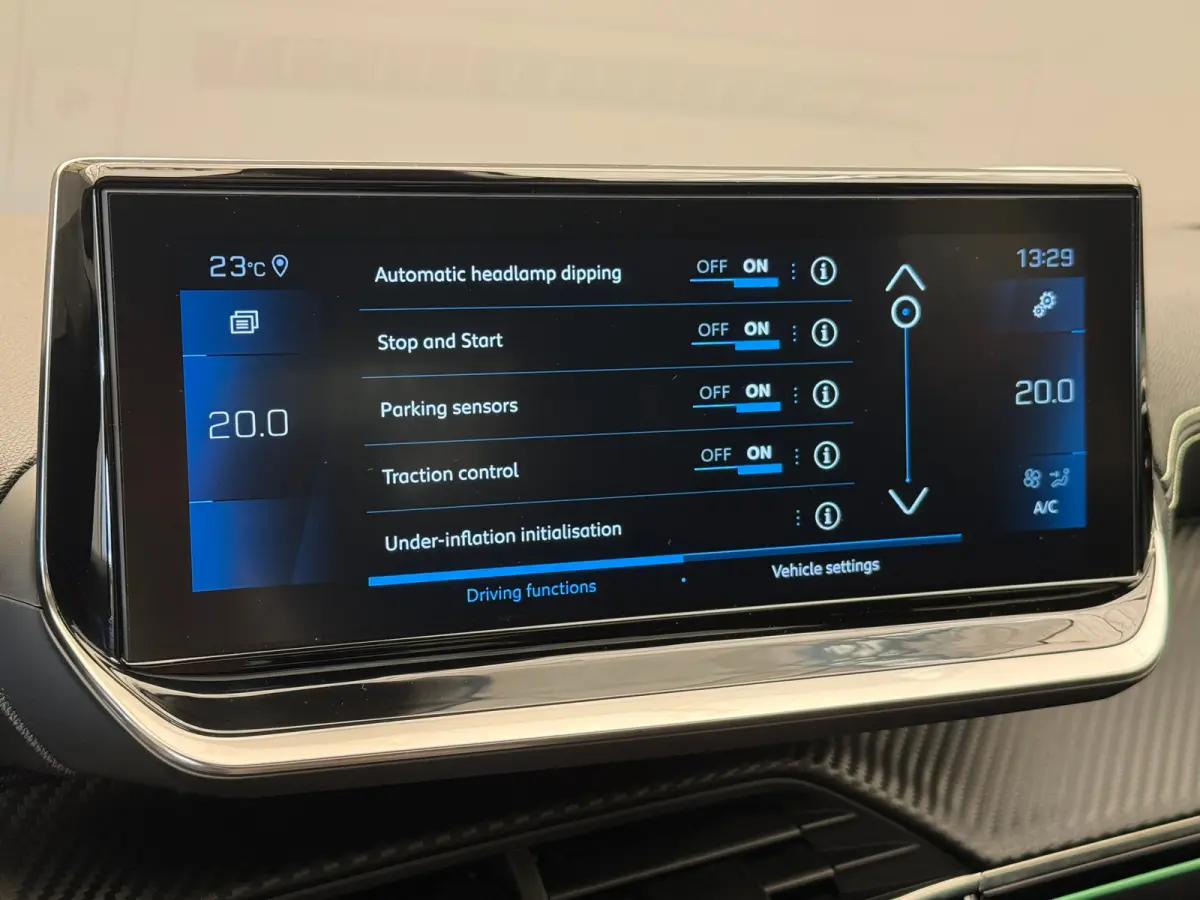 1.2 PureTech GT Pack Panoramadak | Automaat | Camera | 17 LMV | Clima | Leder/Alcantara | 3D Dashboard | Carplay | Bluetooth | LED  | Achteruitrijcamera | Apple Carplay/Android Auto|telefoon