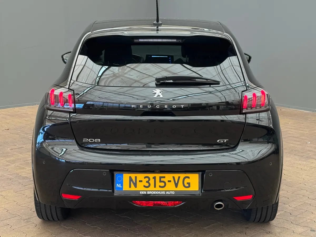 1.2 PureTech GT Pack Panoramadak | Automaat | Camera | 17 LMV | Clima | Leder/Alcantara | 3D Dashboard | Carplay | Bluetooth | LED  | Achteruitrijcamera | Apple Carplay/Android Auto|telefoon