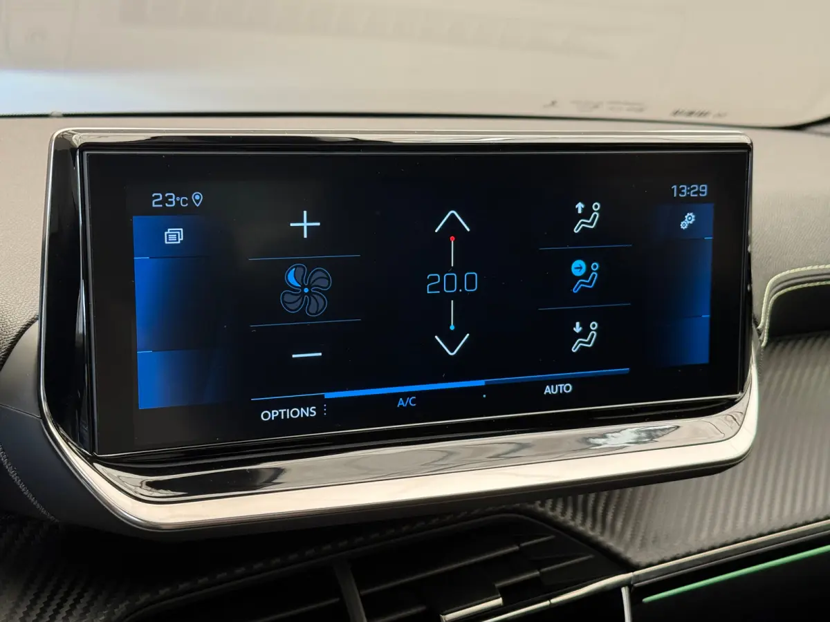 1.2 PureTech GT Pack Panoramadak | Automaat | Camera | 17 LMV | Clima | Leder/Alcantara | 3D Dashboard | Carplay | Bluetooth | LED  | Achteruitrijcamera | Apple Carplay/Android Auto|telefoon