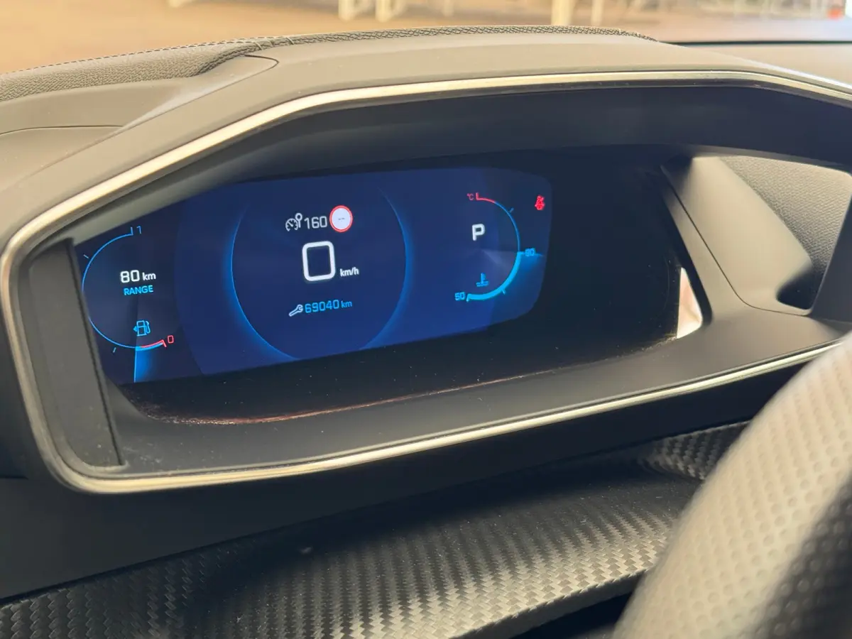 1.2 PureTech GT Pack Panoramadak | Automaat | Camera | 17 LMV | Clima | Leder/Alcantara | 3D Dashboard | Carplay | Bluetooth | LED  | Achteruitrijcamera | Apple Carplay/Android Auto|telefoon
