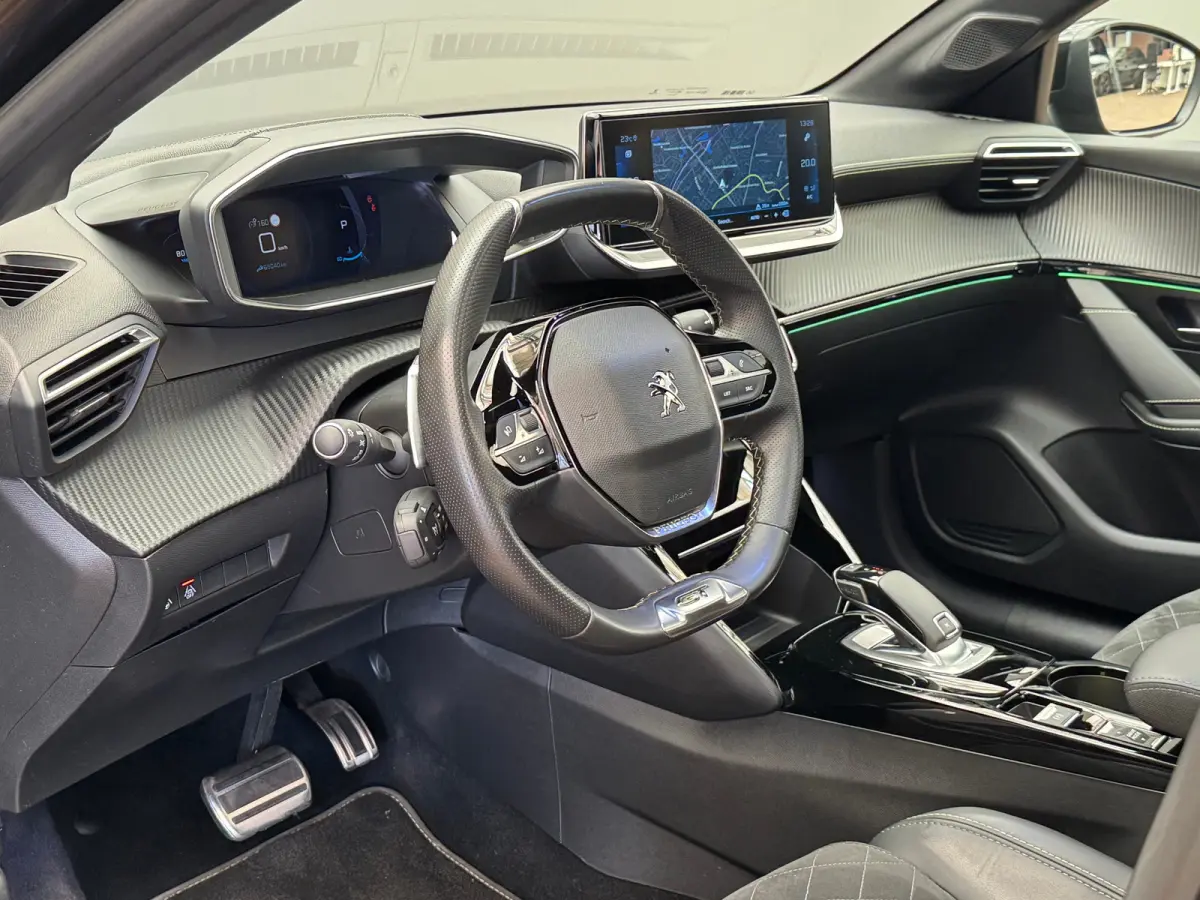 1.2 PureTech GT Pack Panoramadak | Automaat | Camera | 17 LMV | Clima | Leder/Alcantara | 3D Dashboard | Carplay | Bluetooth | LED  | Achteruitrijcamera | Apple Carplay/Android Auto|telefoon