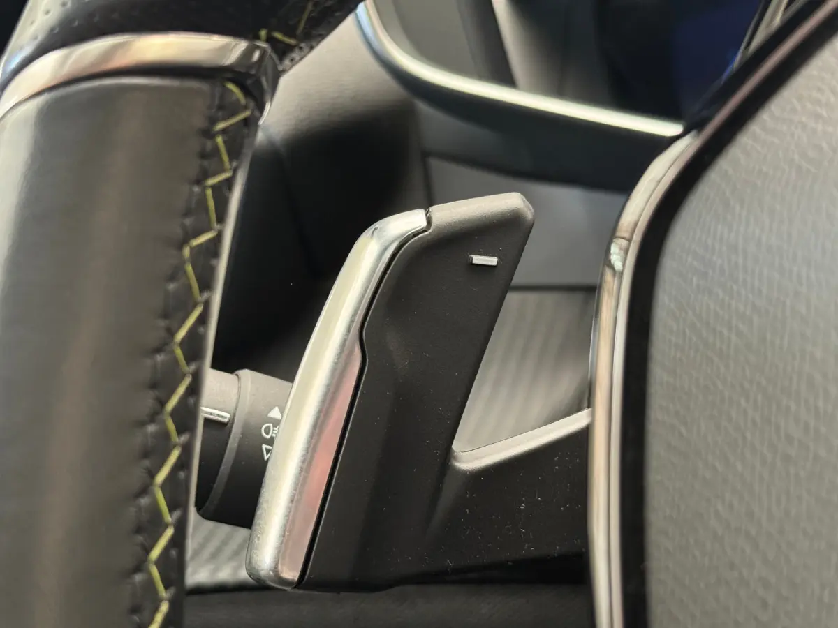 1.2 PureTech GT Pack Panoramadak | Automaat | Camera | 17 LMV | Clima | Leder/Alcantara | 3D Dashboard | Carplay | Bluetooth | LED  | Achteruitrijcamera | Apple Carplay/Android Auto|telefoon