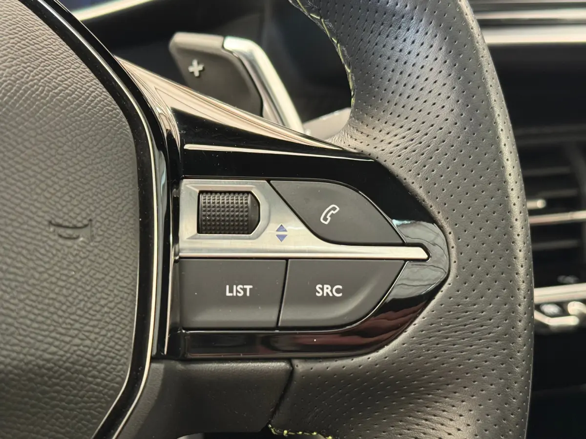 1.2 PureTech GT Pack Panoramadak | Automaat | Camera | 17 LMV | Clima | Leder/Alcantara | 3D Dashboard | Carplay | Bluetooth | LED  | Achteruitrijcamera | Apple Carplay/Android Auto|telefoon