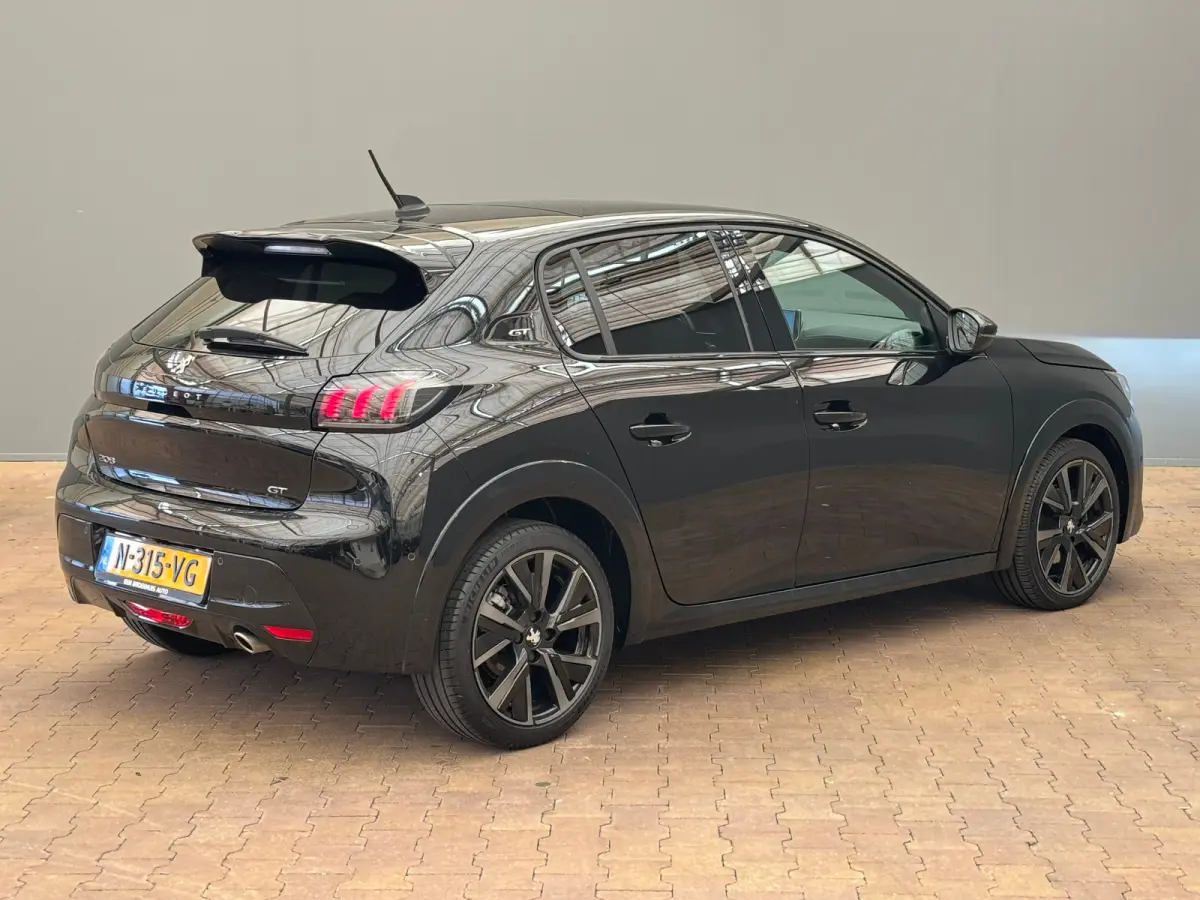 1.2 PureTech GT Pack Panoramadak | Automaat | Camera | 17 LMV | Clima | Leder/Alcantara | 3D Dashboard | Carplay | Bluetooth | LED  | Achteruitrijcamera | Apple Carplay/Android Auto|telefoon